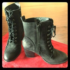 Steve Madden Lauuren Nubuck Boots